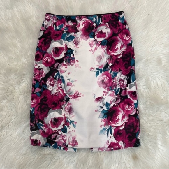 WHITE HOUSE BLACK MARKET Love Story Floral Pencil Skirt - Picture 4 of 8